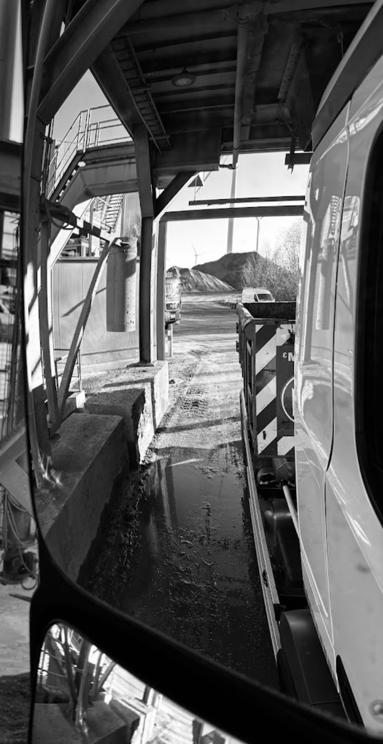 Camion de transport pour livraison de matériaux
