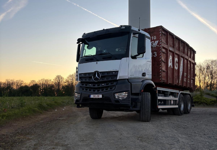 Camion de transport de marchandises DELOR TSP