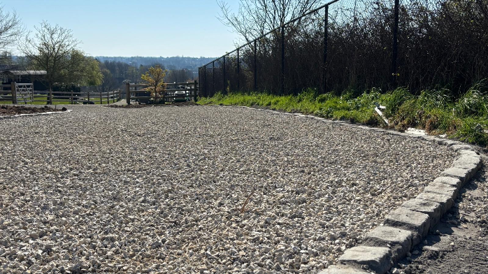 Terrain préparé après travaux de terrassement
