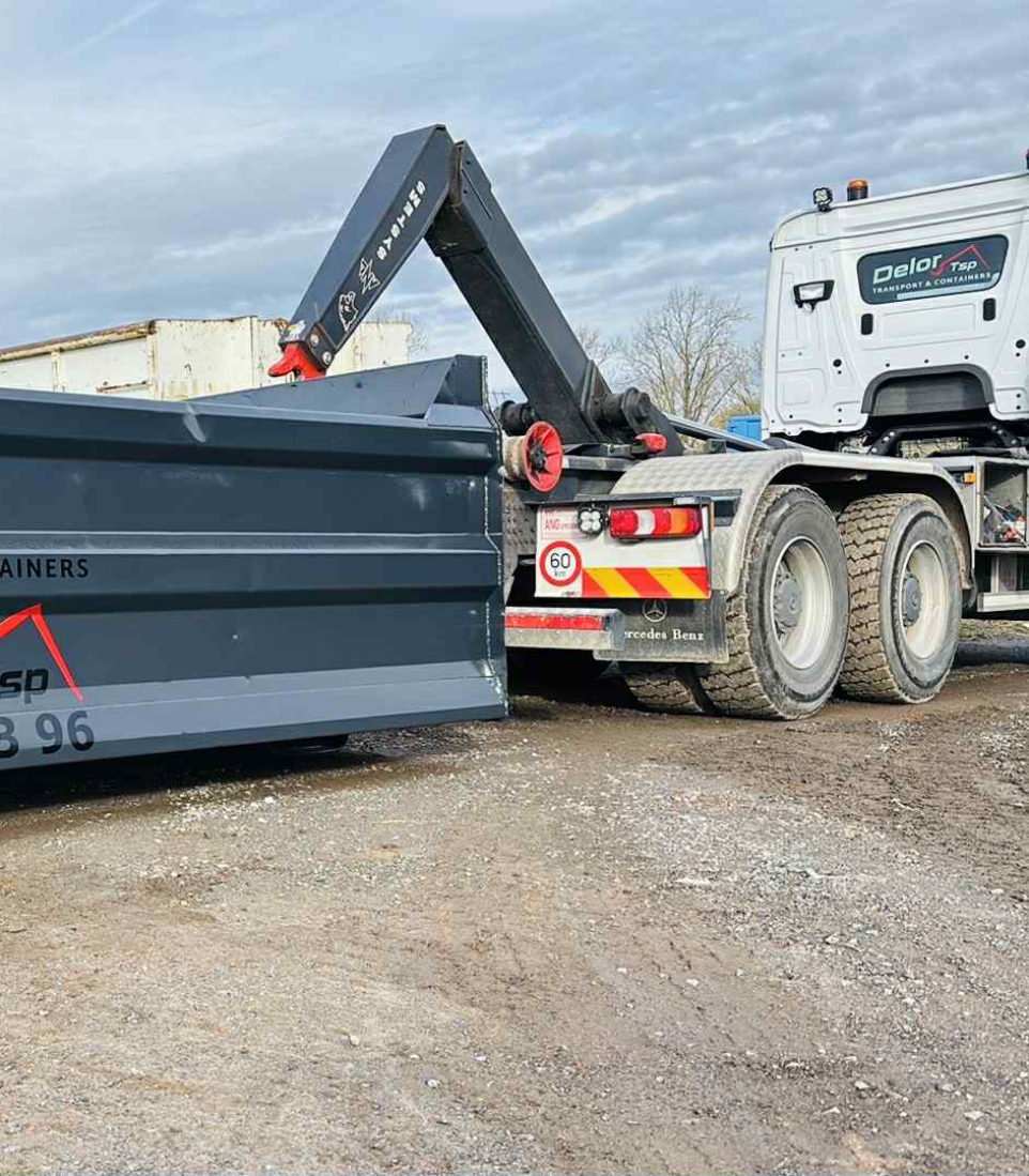 Camion de transport pour livraison de matériaux